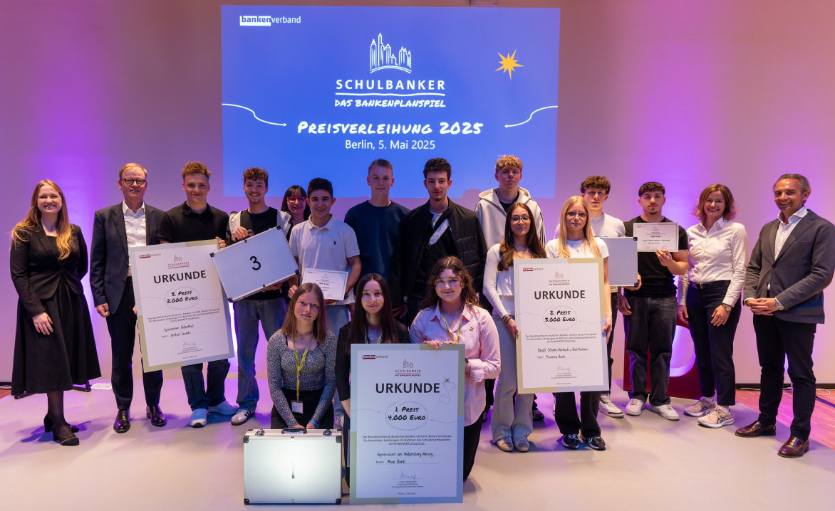 Alle Gewinnerteams auf der Bühne